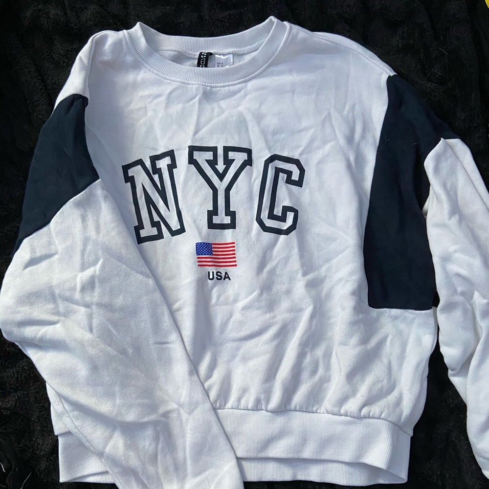 Black and blue shoulder NYC sweatshirt
